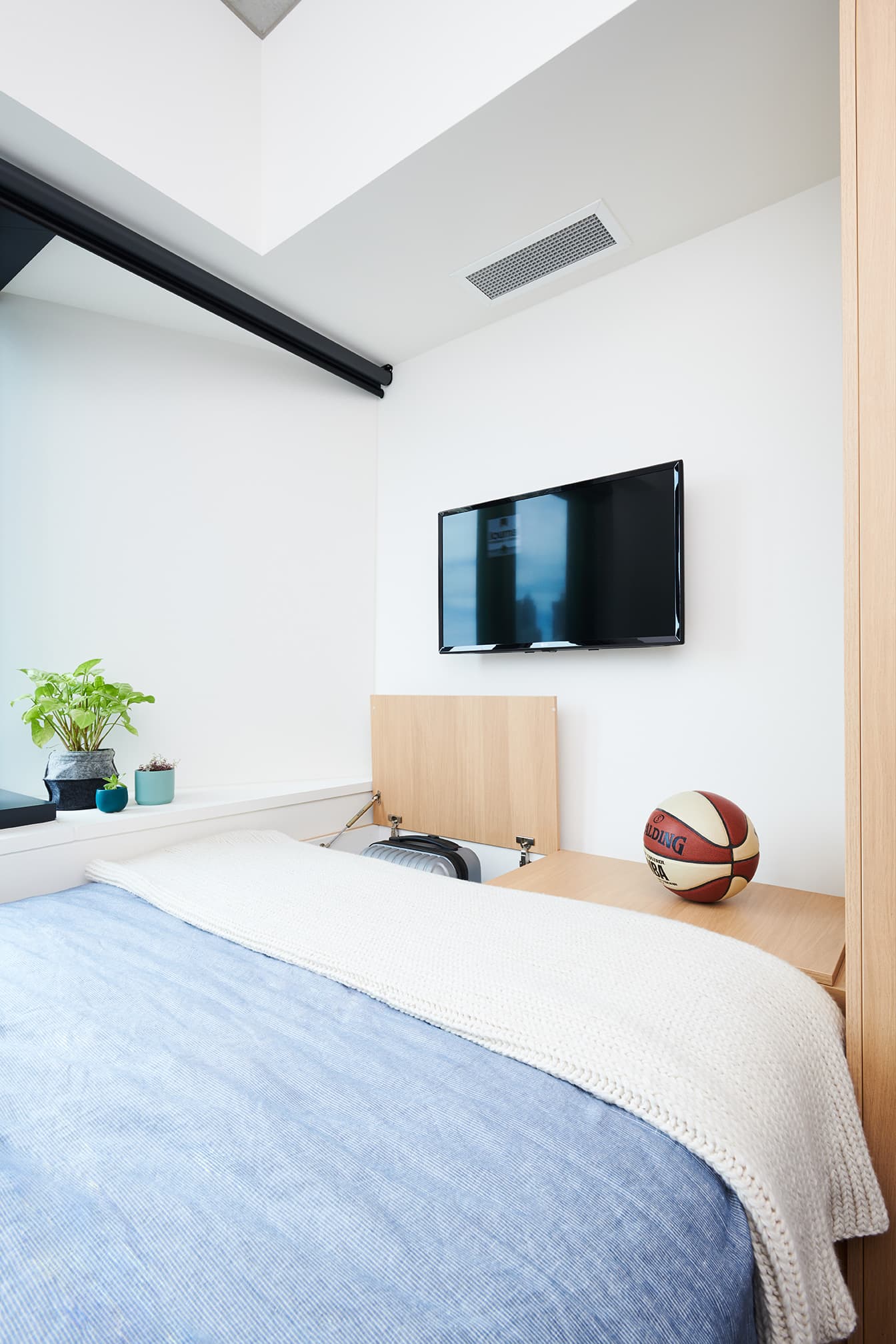 Room 8
